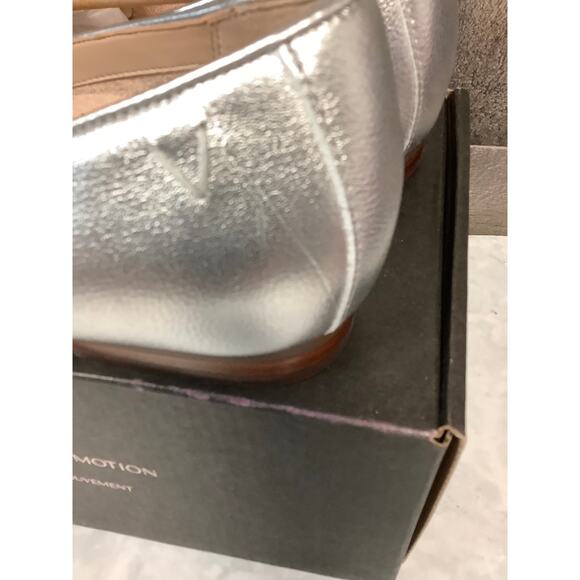 Vionic Womens 7.5W Silver Leather Willa II Slip On Loafers Comfort Casual LB7-24 - Picture 6 of 12